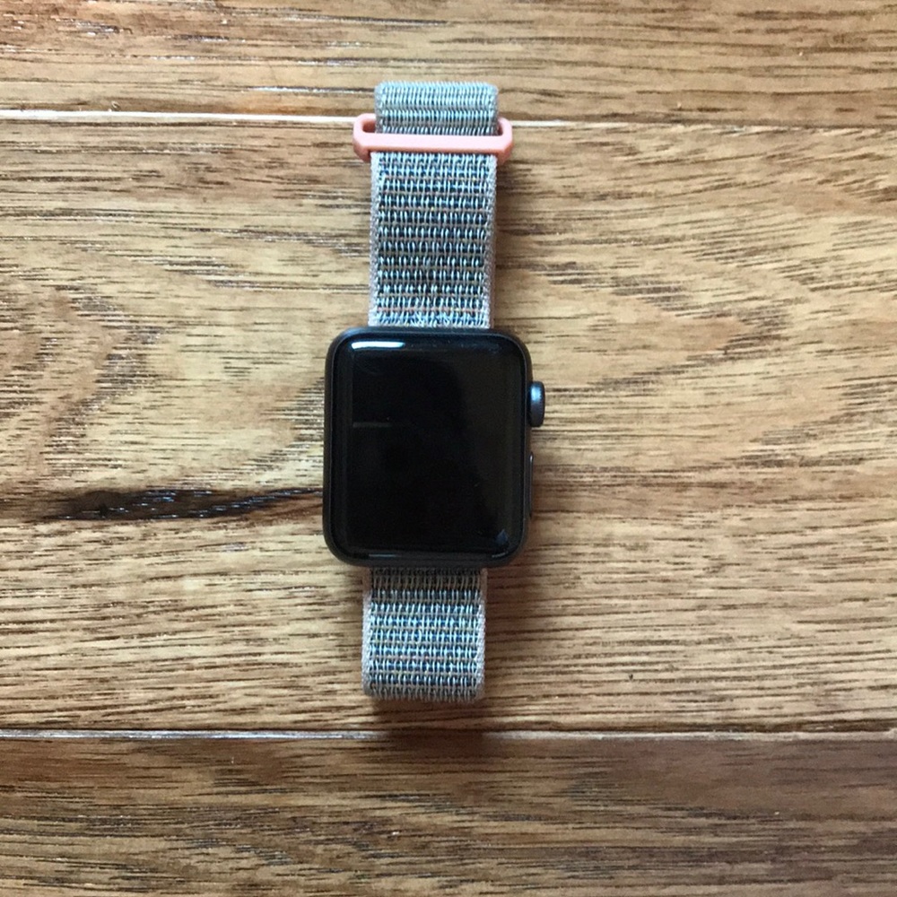 Apple Watch Series 3 + cellular.